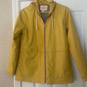 Hooded rain coat